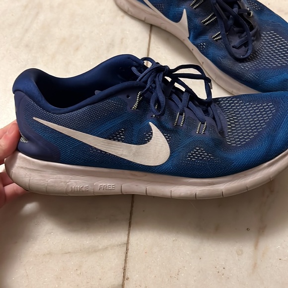 Mens Nike Free Rn - Picture 2 of 4